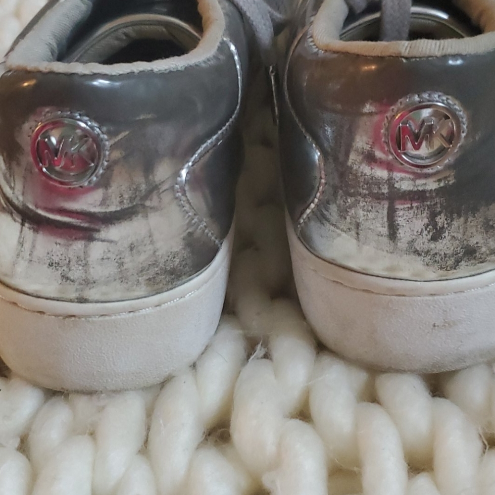 Shoes - Picture 4 of 5